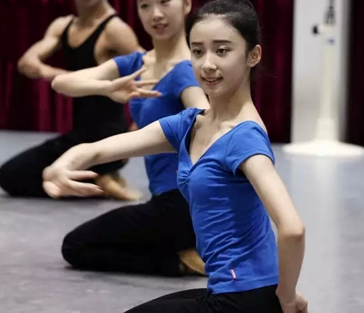 ͸˽赸