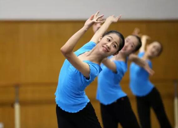 学跳舞会影响文化成绩吗？