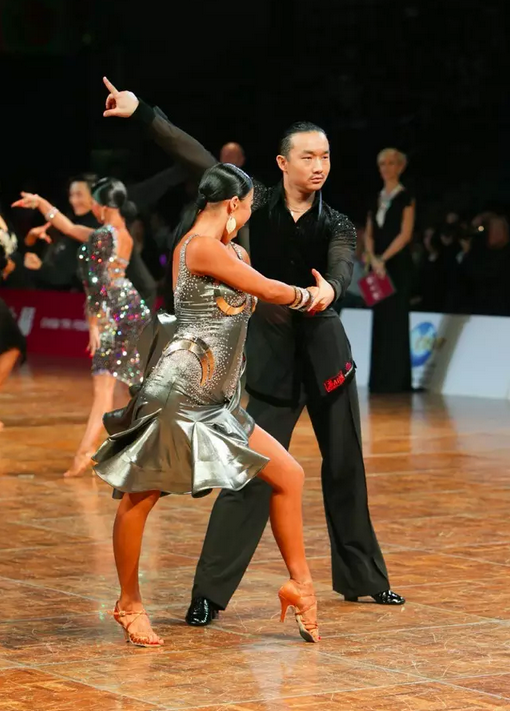 世界标准舞拉丁舞超级巨星表演晚会-国标十项-华人舞蹈网_体育舞蹈