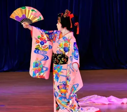 浏览文章 对比着看,我们可以参考一下日本舞蹈